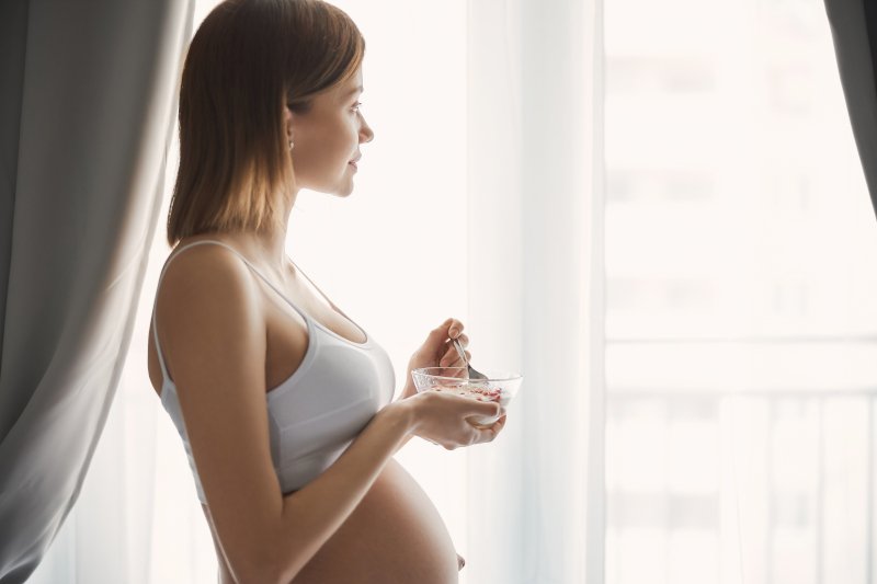 expectant mom eating healthy in preparation for breastfeeding